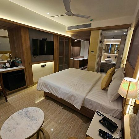 Hotel Golden Nest Тхане Экстерьер фото