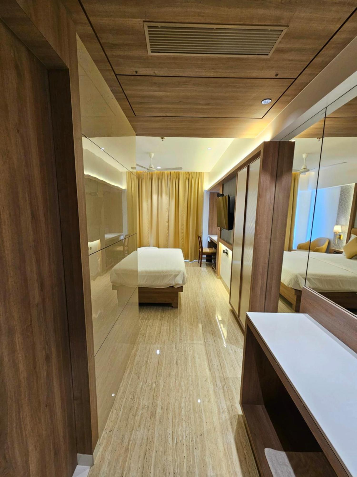 Hotel Golden Nest Тхане Экстерьер фото