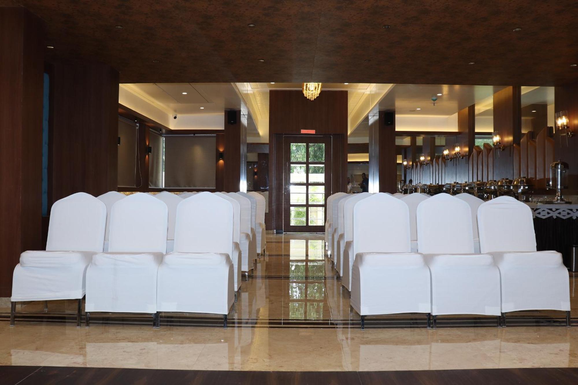 Hotel Golden Nest Тхане Экстерьер фото