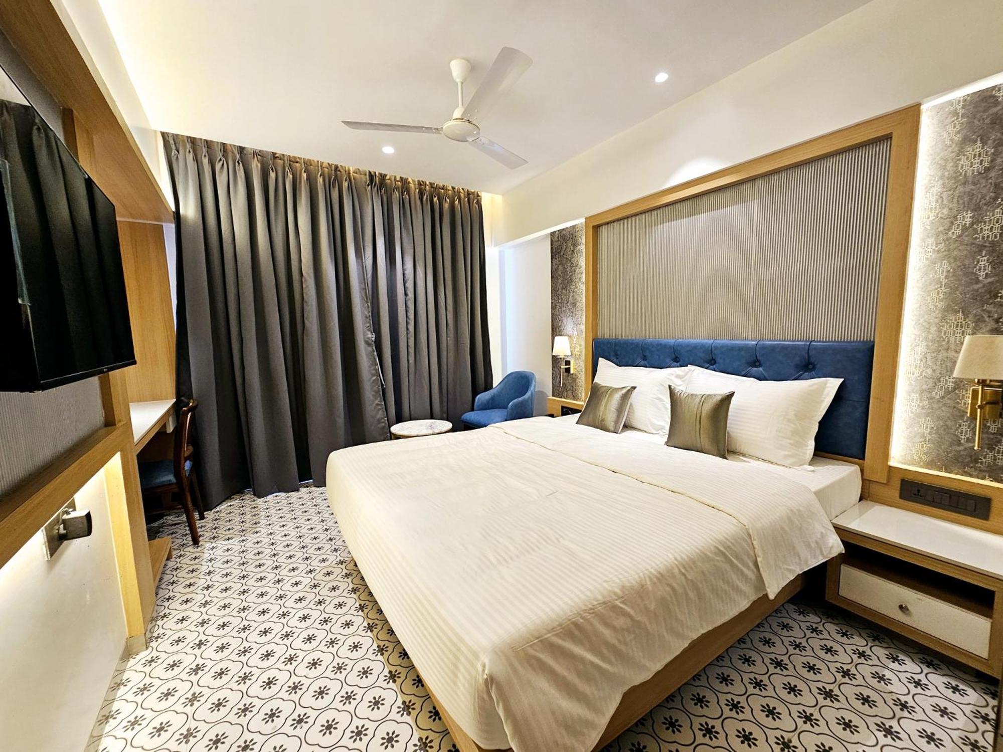 Hotel Golden Nest Тхане Экстерьер фото