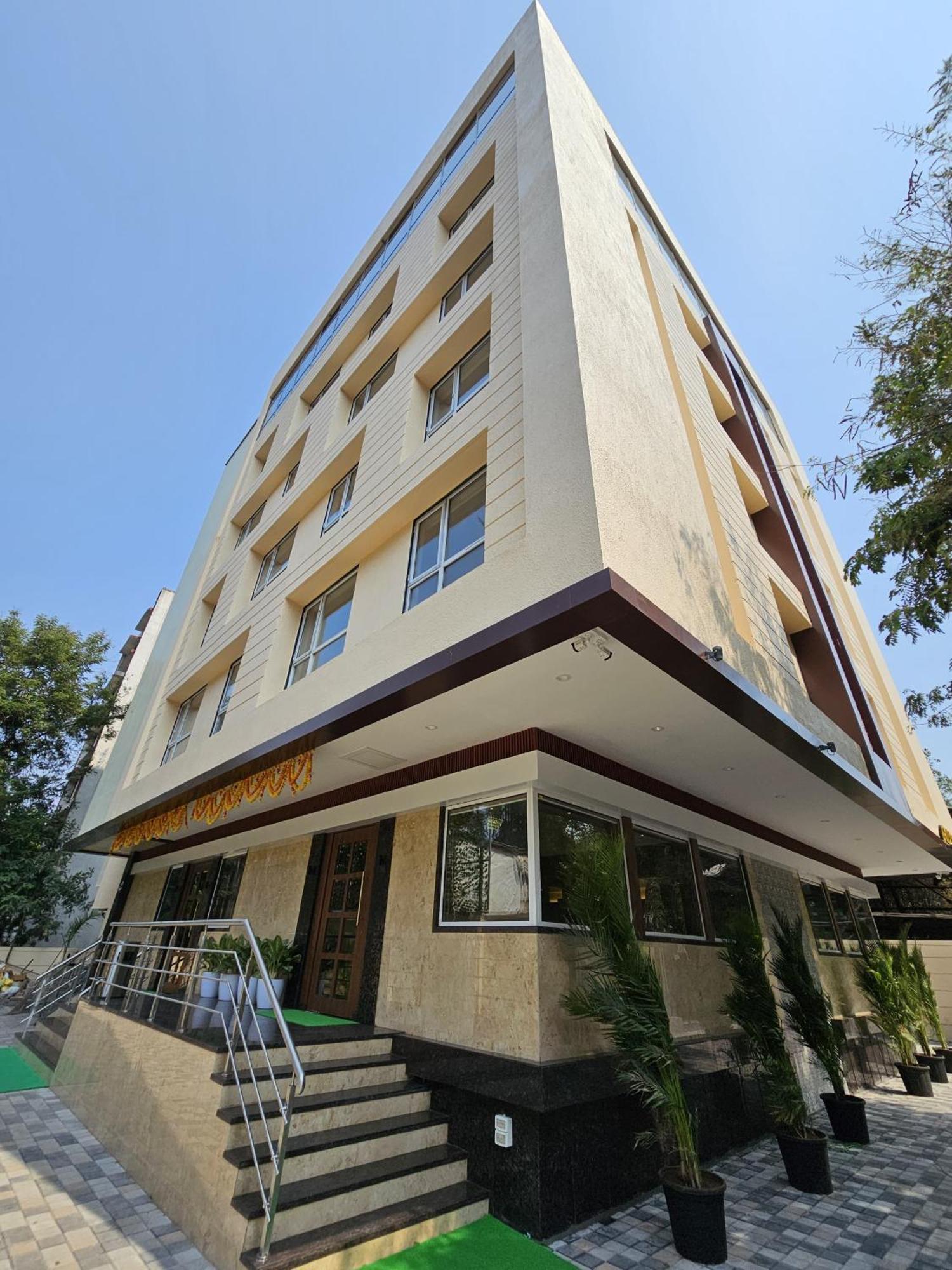 Hotel Golden Nest Тхане Экстерьер фото
