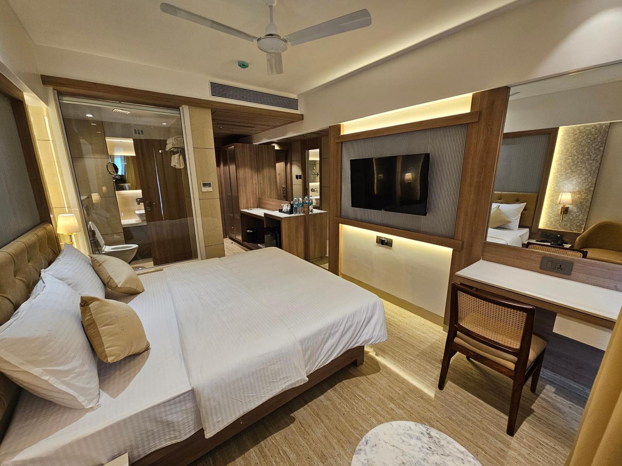 Hotel Golden Nest Тхане Экстерьер фото